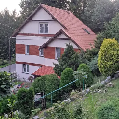 Ogród w obiekcie Noclegi Srebrna Góra