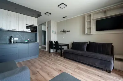 Kuchnia lub aneks kuchenny w obiekcie OW Mewa domki apartamenty nad jeziorem