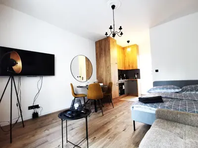 Telewizja i/lub zestaw kina domowego w obiekcie PODWALE Apartment - Self Check-In 24h