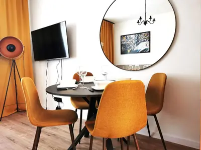 Telewizja i/lub zestaw kina domowego w obiekcie PODWALE Apartment - Self Check-In 24h