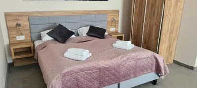 Łóżko lub łóżka w pokoju w obiekcie Aparthotel Apartamenty Czarna Góra 227