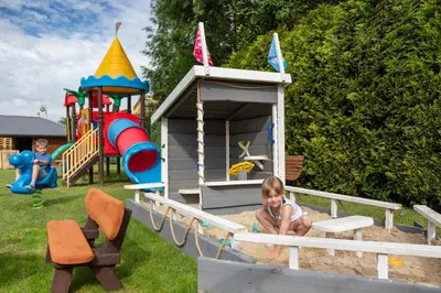 Plac zabaw dla dzieci w obiekcie Hotel Verde Montana Wellness & Spa