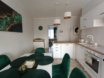 Kuchnia lub aneks kuchenny w obiekcie Szmaragdowy apartament przy ulicy Opolskiej