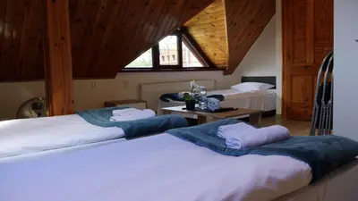 Łóżko lub łóżka w pokoju w obiekcie Noclegi Między Parkami