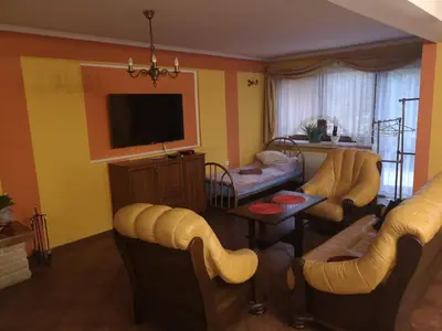 Telewizja i/lub zestaw kina domowego w obiekcie Apartament Fort Owcza Góra