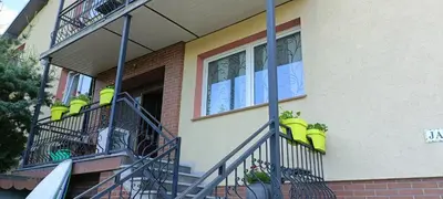 Budynek, w którym mieści się kwatera prywatna