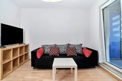 Telewizja i/lub zestaw kina domowego w obiekcie Apartament Spiżowa z Balkonem Wrocław by Noclegi Renters