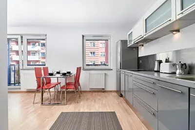 Kuchnia lub aneks kuchenny w obiekcie Apartament Spiżowa z Balkonem Wrocław by Noclegi Renters