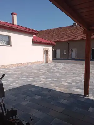 Budynek, w którym mieści się gospodarstwo agroturystyczne