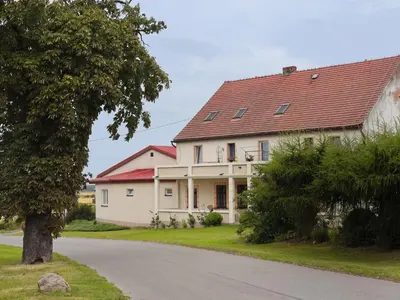 Budynek, w którym mieści się gospodarstwo agroturystyczne