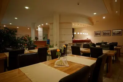 Restauracja lub miejsce do jedzenia w obiekcie Noclegi w Lublińcu Lubex