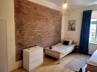 Łóżko lub łóżka w pokoju w obiekcie Lemuria Hostel Wrocławska centrum