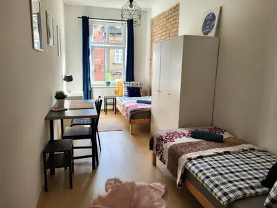 Łóżko lub łóżka w pokoju w obiekcie Lemuria Hostel Wrocławska centrum