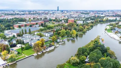 Widok na rzekę nieopodal tego apartamentu