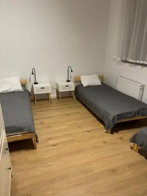 Łóżko lub łóżka w pokoju w obiekcie Cicha 2A