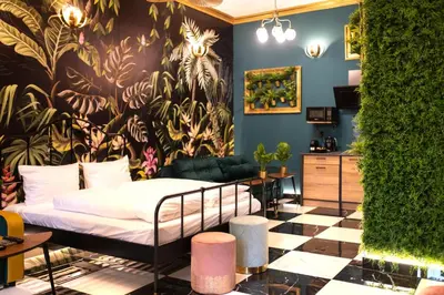Łóżko lub łóżka w pokoju w obiekcie Jungle Apartments Podwale