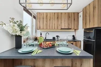 Kuchnia lub aneks kuchenny w obiekcie Stylish Kwiska Apartment Wrocław by Noclegi Renters