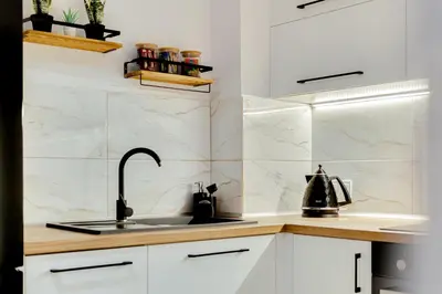 Kuchnia lub aneks kuchenny w obiekcie Apartament na parterze 40 m od rynku