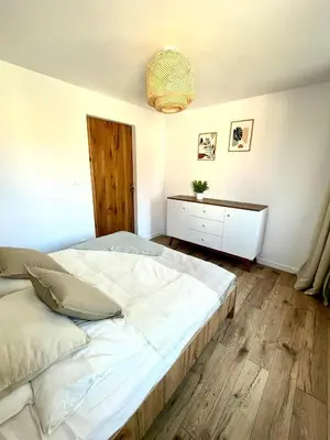 Łóżko lub łóżka w pokoju w obiekcie Sosnowy Apartament
