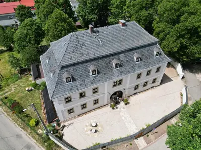 Budynek, w którym mieści się gospodarstwo agroturystyczne