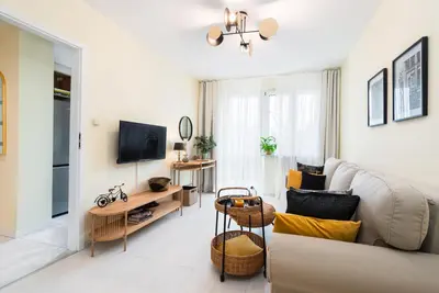 Telewizja i/lub zestaw kina domowego w obiekcie Kairos Apartments - Chopin - ścisłe centrum