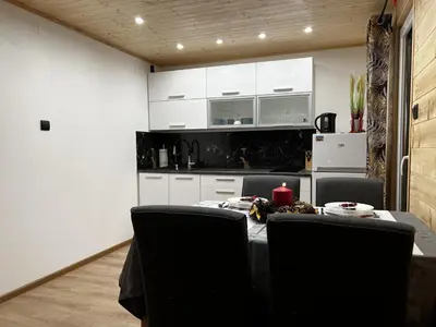 Kuchnia lub aneks kuchenny w obiekcie Domek Misi - Misiowa Polanka - domek z możliwością dodatkowego wynajęcia sauny