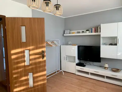 Telewizja i/lub zestaw kina domowego w obiekcie Apartament Joanna 2 parter blisko Prezero, dworca