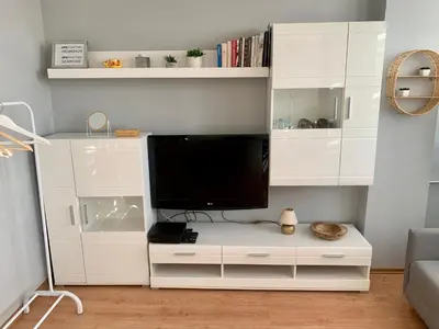Telewizja i/lub zestaw kina domowego w obiekcie Apartament Joanna 2 parter blisko Prezero, dworca