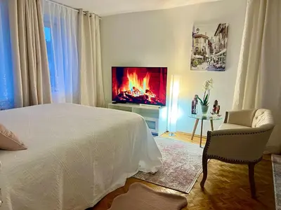 Łóżko lub łóżka w pokoju w obiekcie Louis & Elza Old Town Romantic apartments