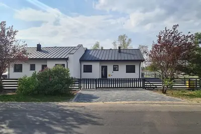 Budynek, w którym mieści się dom wakacyjny
