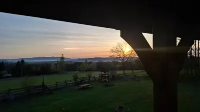Przyroda w pobliżu tego domu w stylu alpejskim