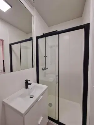 Łazienka w obiekcie Legnicka Business Apartments