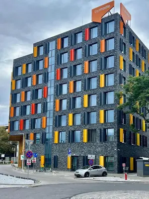 Budynek, w którym mieści się apartament