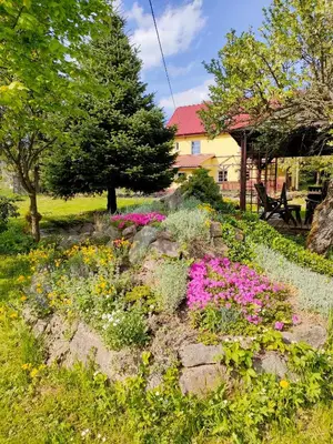 Ogród w obiekcie Agroturystyka Przystanek Góry Sowie