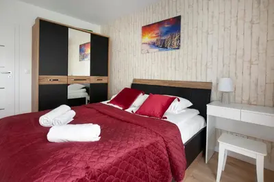 Łóżko lub łóżka w pokoju w obiekcie Apartament SUNRISE Kudowa z balkonem
