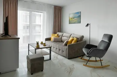 Część wypoczynkowa w obiekcie Apartament SUNRISE Kudowa z balkonem