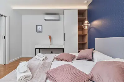 Łóżko lub łóżka w pokoju w obiekcie Apartment in The Heart of Wrocław by Renters Prestige