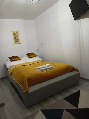 Łóżko lub łóżka w pokoju w obiekcie Apartament Radiostacja, parking free, klimatyzacja