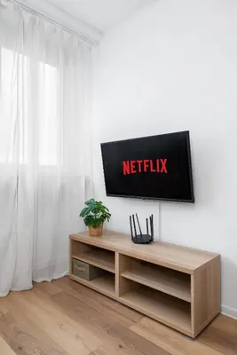 Telewizja i/lub zestaw kina domowego w obiekcie Kairos Apartments - Silver - darmowy Parking, ścisłe centrum