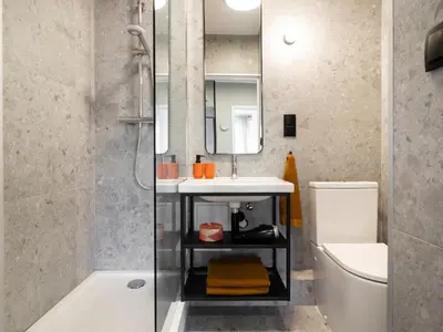 Łazienka w obiekcie Apartament Good Morning Wrocław - 100m Rynek - Netflix - Free Parking - 3 separate rooms - AC