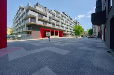 Budynek, w którym mieści się apartament