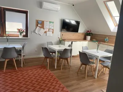 Telewizja i/lub zestaw kina domowego w obiekcie Noclegi Budomas Wrocław-Szymanów ParkigFree SmartTv