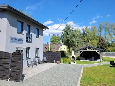 Ogród w obiekcie Szary Domek
