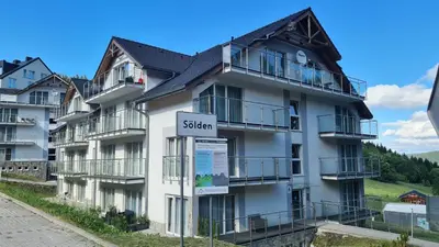 Budynek, w którym mieści się apartament