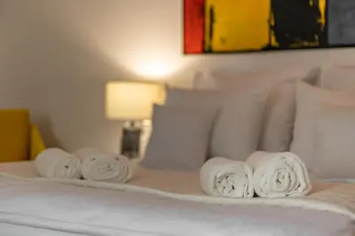 Łóżko lub łóżka w pokoju w obiekcie Aparthotel Solskiego Wrocław