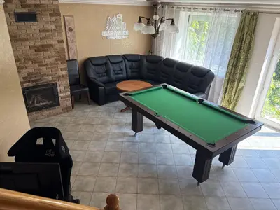 Część wypoczynkowa w obiekcie Chata Stołowa - Game Room - Bilard, SimRacing, Arcade