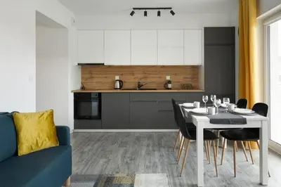 Kuchnia lub aneks kuchenny w obiekcie Apartament Rodzinny - Lamelowy Domek