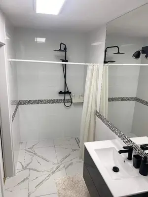 Łazienka w obiekcie Apartament u Przewodnika Sudeckiego