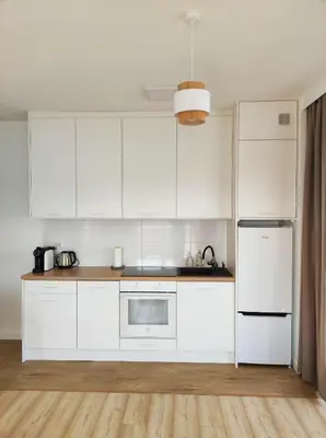 Kuchnia lub aneks kuchenny w obiekcie Apartament Obłędny z tarasem, widokiem na góry, parkingiem i miejscem do przechowywania rowerów w Kudowie-Zdroju