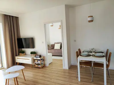 Telewizja i/lub zestaw kina domowego w obiekcie Apartament Obłędny z tarasem, widokiem na góry, parkingiem i miejscem do przechowywania rowerów w Kudowie-Zdroju